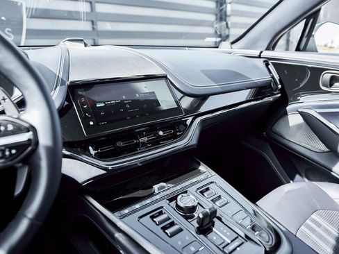 Used 2025 Aston Martin DBX 707 image 60