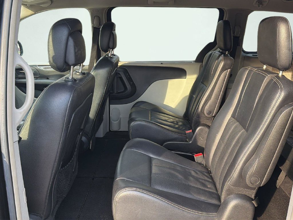Used 2012 Chrysler Town & Country Touring-L w/ Entertainment Group #2 FWD image 3