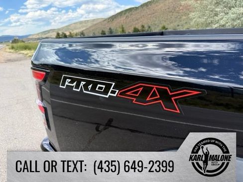 Used 2022 Nissan Frontier PRO-4X w/ Off-Road Protection Package AWD/4WD image 11