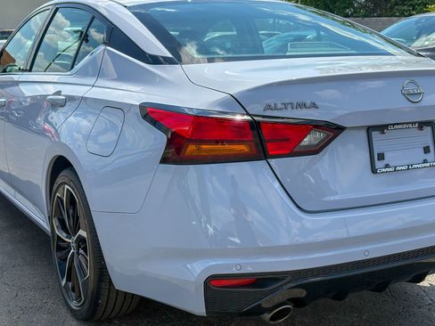 Used 2024 Nissan Altima 2.5 SR FWD image 11