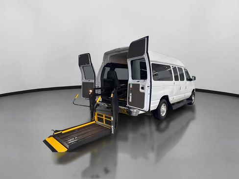 Used 2013 Ford E-250 and Econoline 250 Extended Van 3D w/ PWR Group image 10