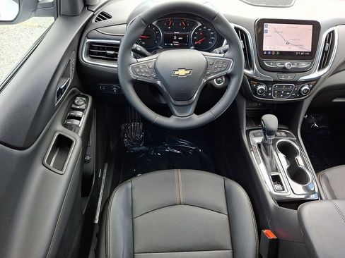 Used 2024 Chevrolet Equinox Premier AWD/4WD image 11
