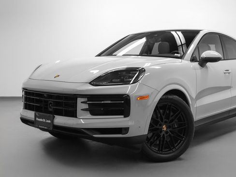 Certified 2024 Porsche Cayenne Coupe AWD/4WD image 7
