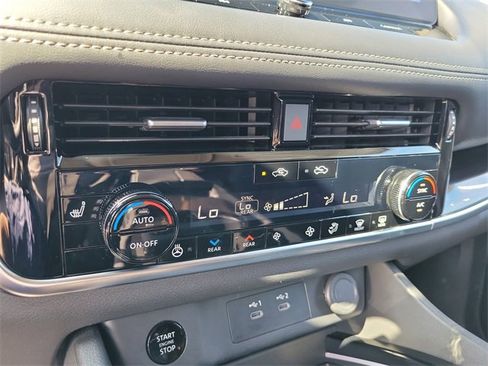 Used 2024 Nissan Rogue SL w/ SL Premium Package image 29