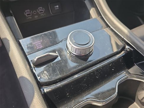 Used 2023 Jeep Grand Cherokee Limited image 16