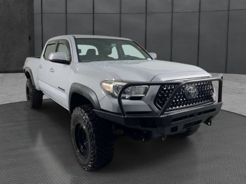 Used 2018 Toyota Tacoma TRD Off-Road w/ TRD Premium Off Road Package AWD/4WD image 5
