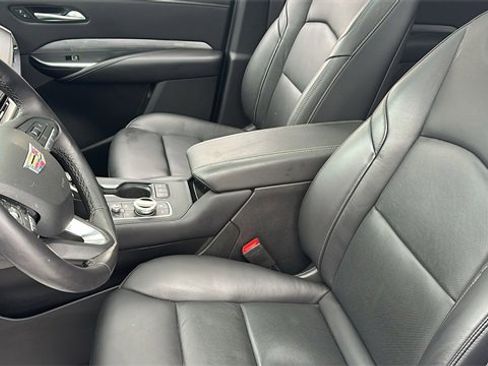 Used 2024 Cadillac XT4 Premium Luxury image 29