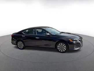 Used 2025 Nissan Altima 2.5 SV FWD video 2