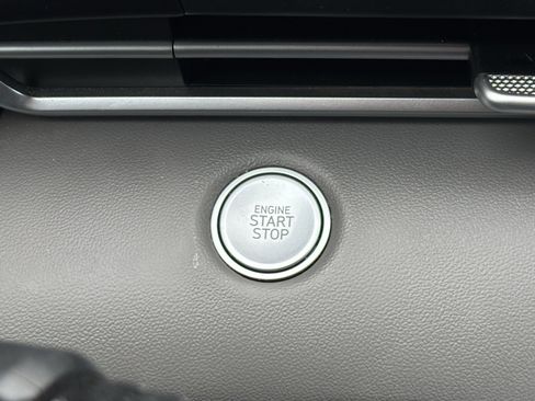 Used 2022 Hyundai Elantra SEL image 9