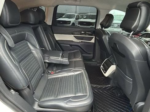 Used 2024 Lincoln Nautilus Reserve image 13