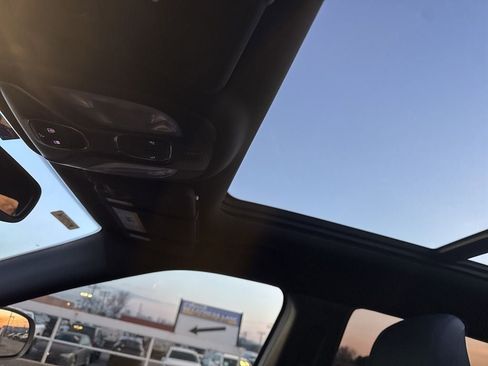 Used 2024 Jeep Compass Latitude w/ Sun and Sound Group image 11