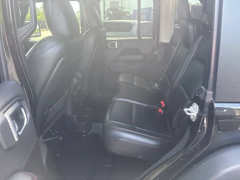 Used 2022 Jeep Wrangler Unlimited Rubicon w/ Cold Weather Group AWD/4WD image 11
