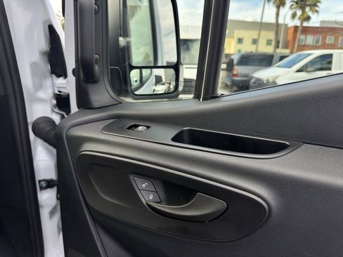 Used 2024 Mercedes-Benz Sprinter 2500 image 24