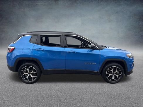 Used 2025 Jeep Compass Limited AWD/4WD image 5