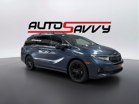 Used 2025 Honda Odyssey Elite image 3