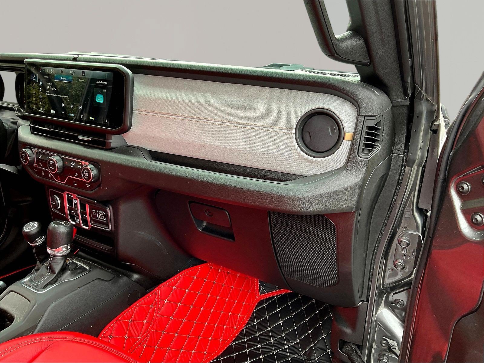 Used 2025 Jeep Gladiator Sport AWD/4WD image 27