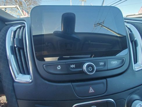 Used 2018 Chevrolet Malibu LT image 19