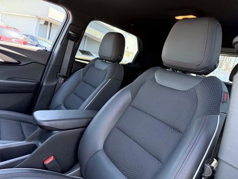 Used 2023 Chevrolet TrailBlazer RS w/ Convenience Package image 9