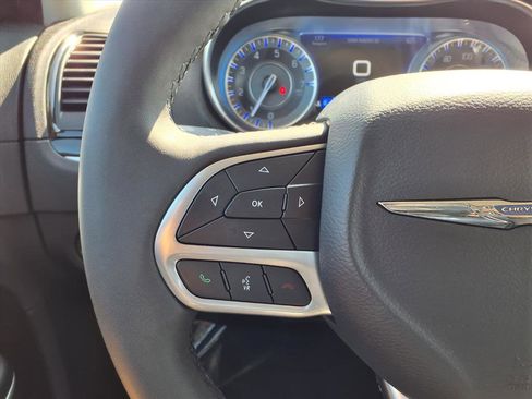 Used 2023 Chrysler 300 Touring w/ Sport Appearance Package image 12