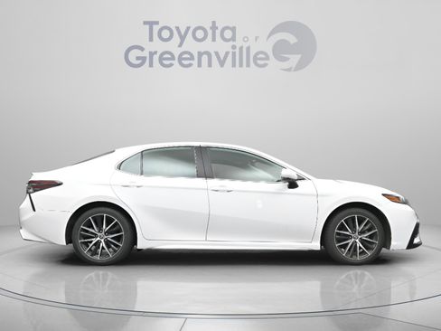 Used 2024 Toyota Camry SE image 18