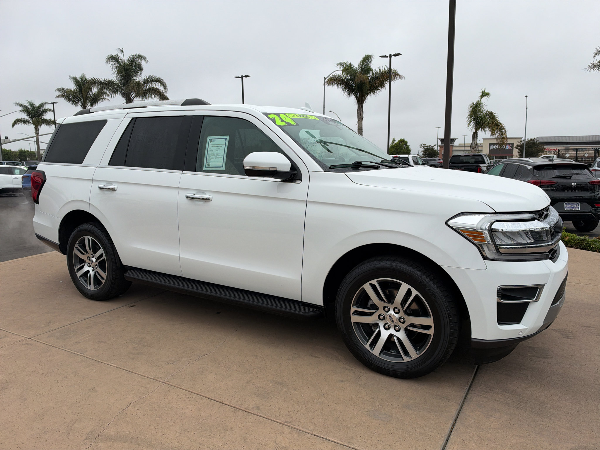 Used 2024 Ford Expedition Limited RWD image 3