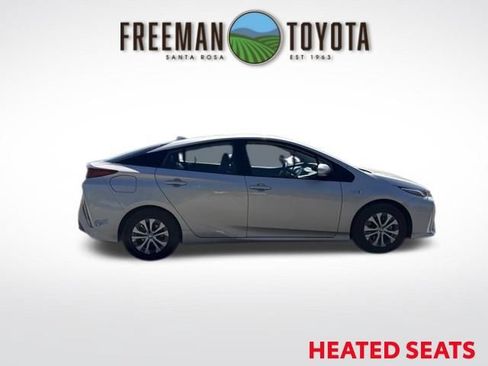 Used 2021 Toyota Prius Prime XLE FWD image 4