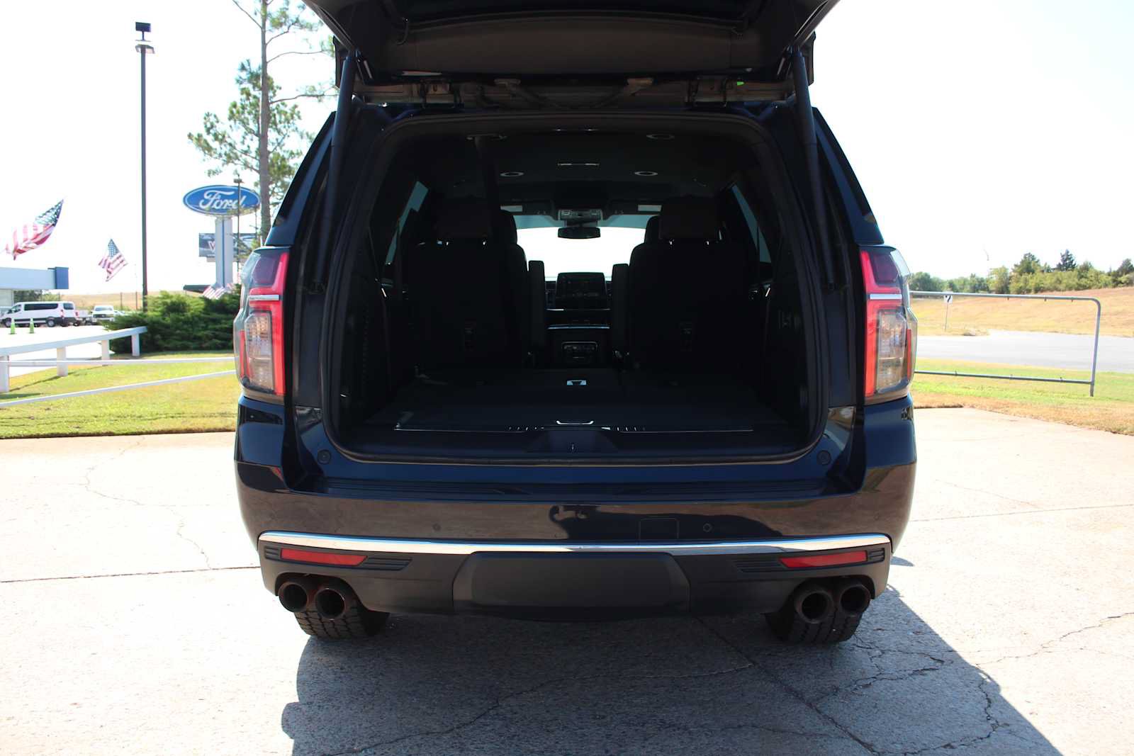 Used 2023 Chevrolet Tahoe Premier AWD/4WD image 9
