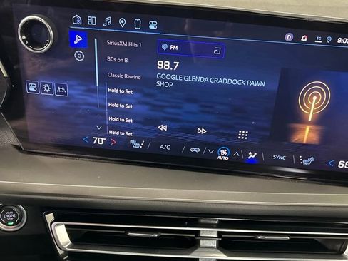 Used 2025 Chevrolet Traverse LT image 15