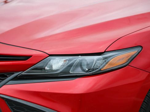 Used 2021 Toyota Camry SE FWD image 8
