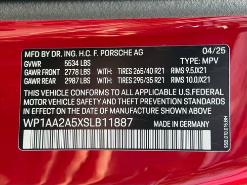 Used 2025 Porsche Macan image 37