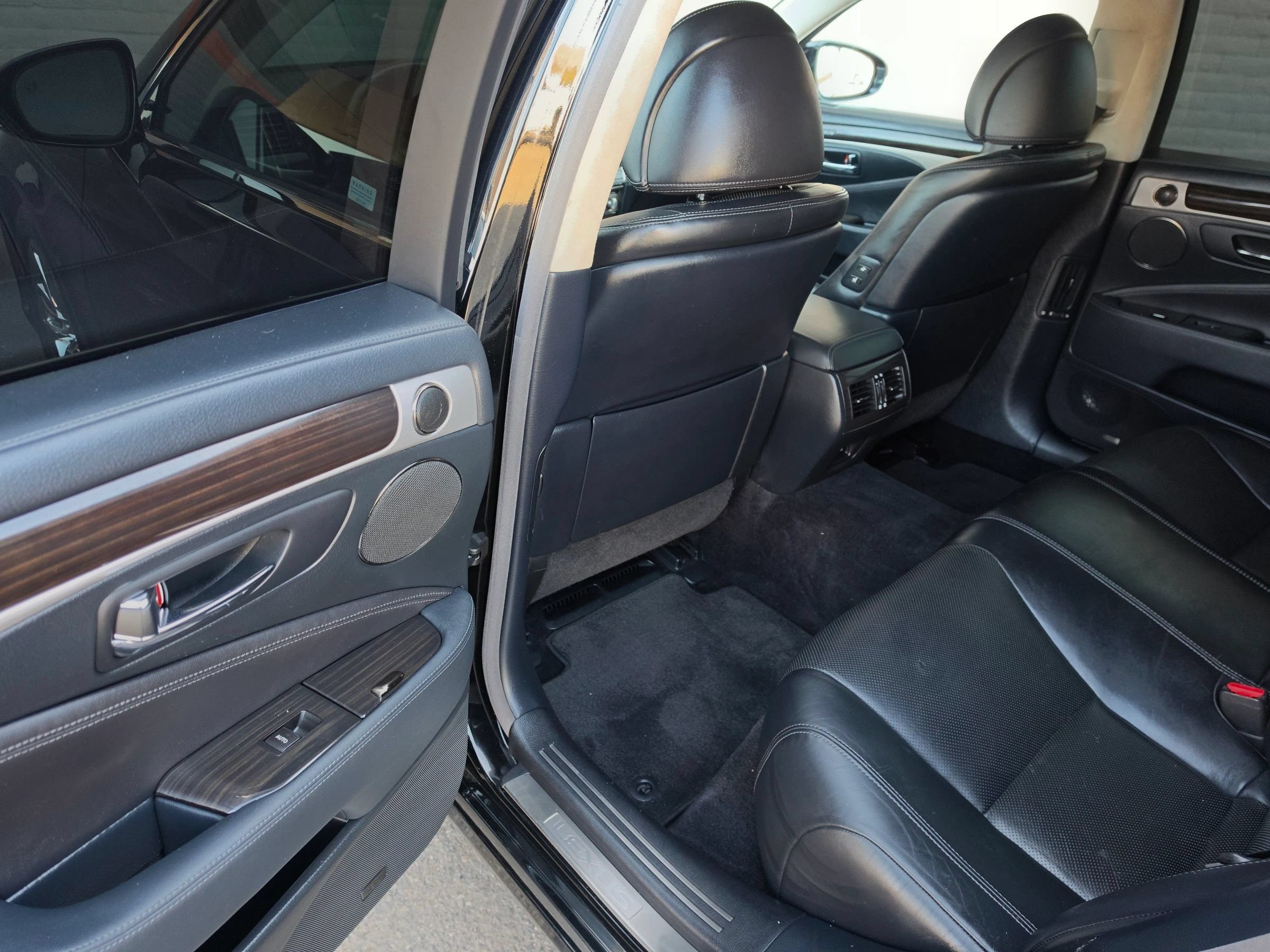 Used 2014 Lexus LS 460 w/ Comfort Package RWD image 17