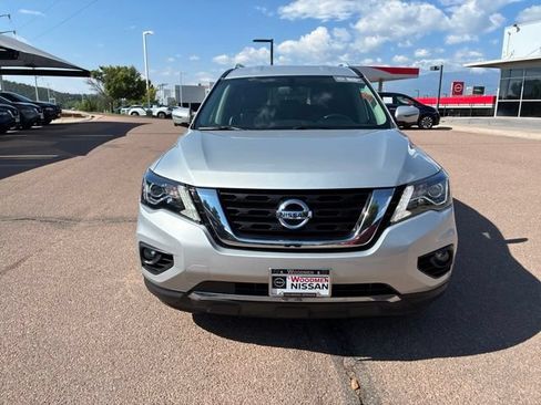 Used 2019 Nissan Pathfinder SL AWD/4WD image 2