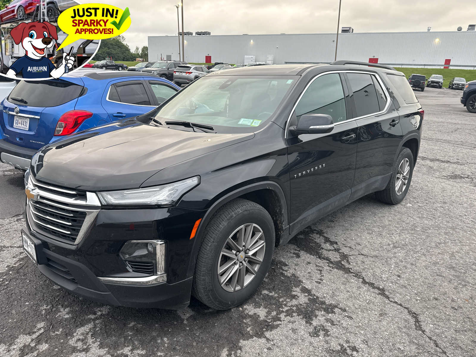 Used 2023 Chevrolet Traverse LT AWD/4WD image 1
