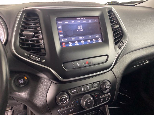 Used 2019 Jeep Cherokee Latitude Plus w/ Cold Weather Group AWD/4WD image 29