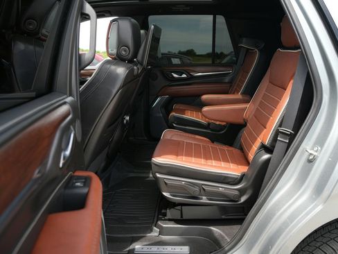 Used 2024 GMC Yukon Denali Ultimate AWD/4WD image 28