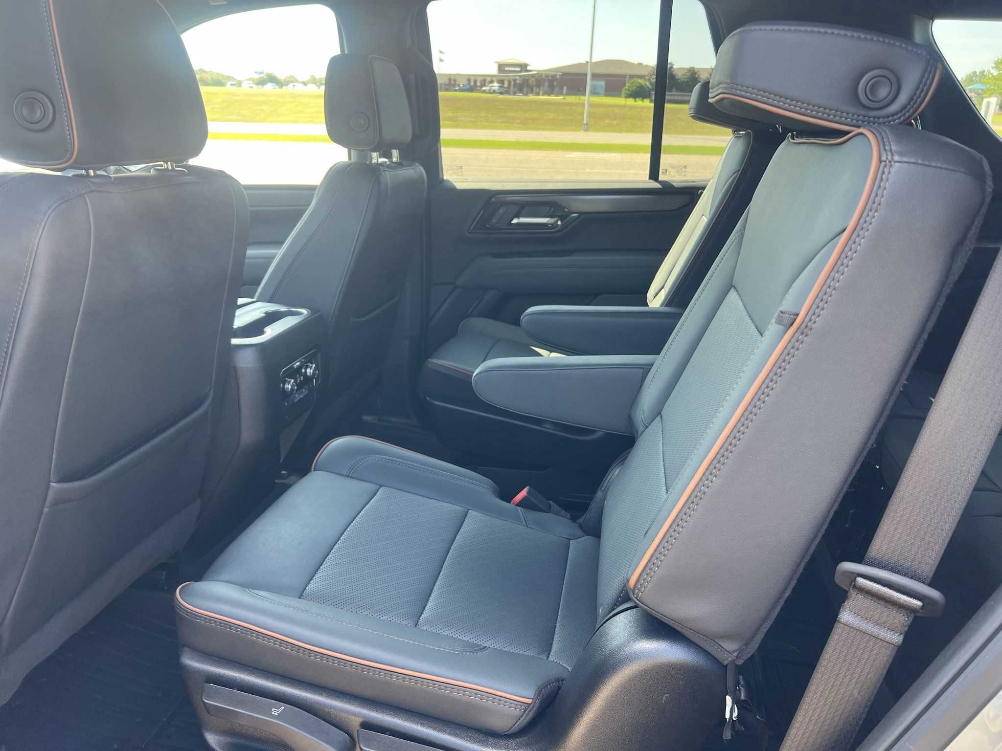 Used 2025 GMC Yukon AT4 w/ LPO, Get Active Package AWD/4WD image 20