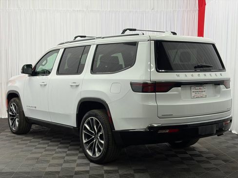 Used 2023 Jeep Wagoneer Series III w/ Premium Group I AWD/4WD image 6