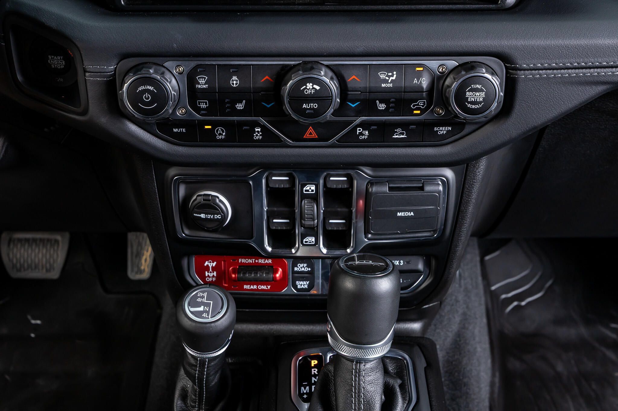 Used 2025 Jeep Gladiator Rubicon w/ Safety Group AWD/4WD image 21
