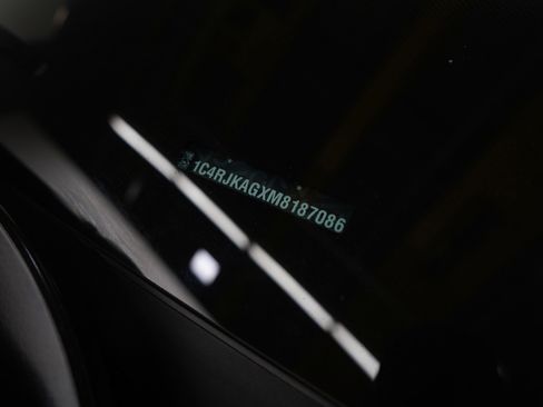 Used 2021 Jeep Grand Cherokee L Laredo image 33