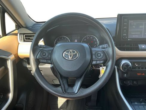 Used 2021 Toyota RAV4 LE FWD image 18