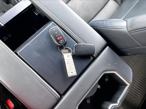 Used 2025 Toyota Sequoia Platinum AWD/4WD image 10