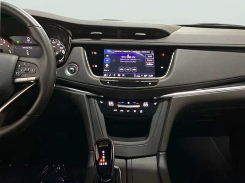 Used 2024 Cadillac XT6 Luxury AWD/4WD image 15