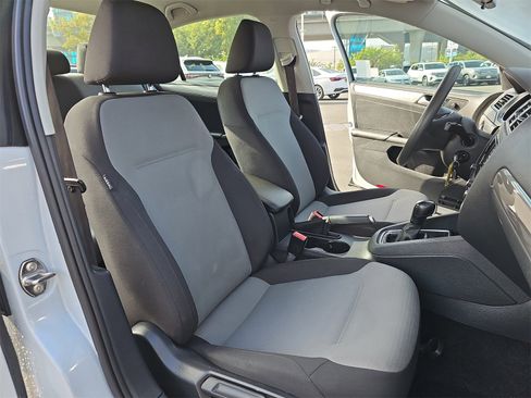 Used 2017 Volkswagen Jetta S image 10