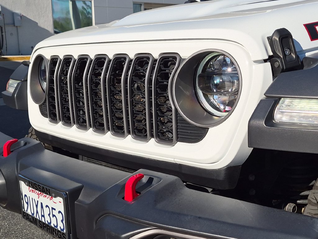 Used 2025 Jeep Wrangler Unlimited Rubicon AWD/4WD image 8