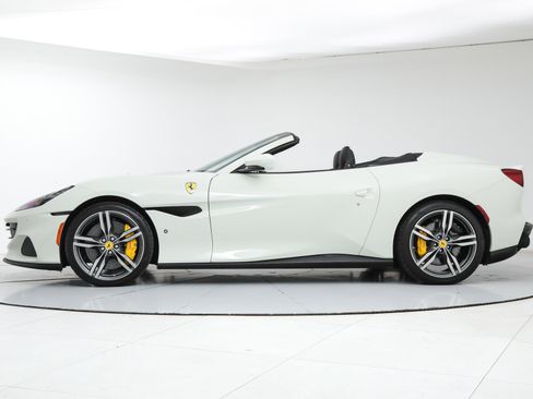Certified 2023 Ferrari Portofino M image 8