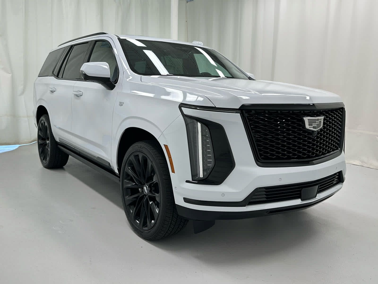 Used 2026 Cadillac Escalade Platinum Sport w/ LPO, ONYX Package AWD/4WD image 2