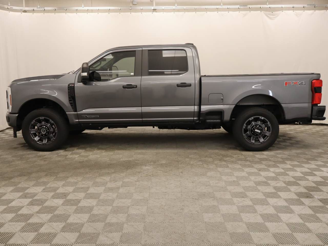 Used 2024 Ford F250 XL w/ STX Appearance Package AWD/4WD image 2