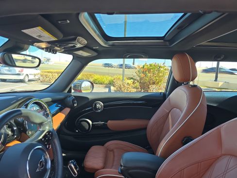 Certified 2023 MINI Cooper S w/ Signature Upholstery Package image 24