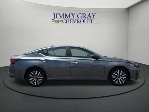 Used 2025 Nissan Altima 2.5 SV FWD image 6