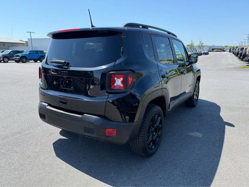 Used 2023 Jeep Renegade Altitude w/ Sun/Sound Group AWD/4WD image 9